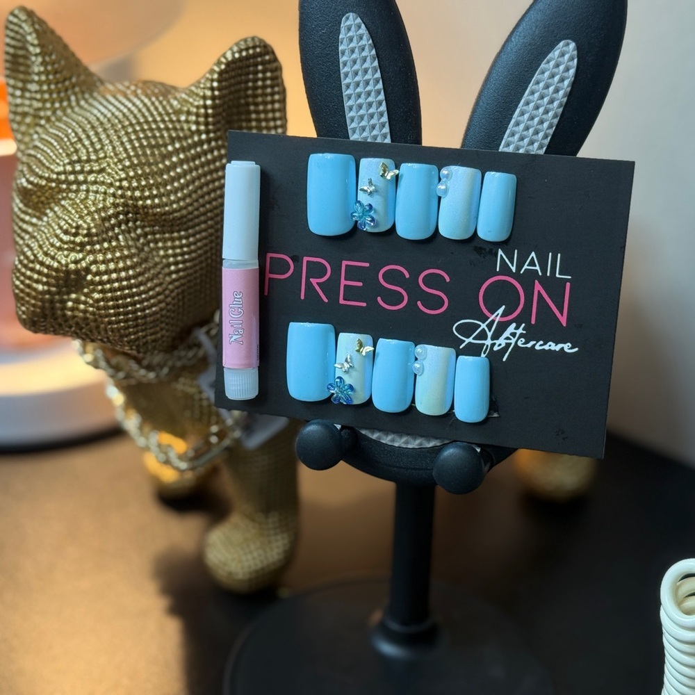 Blue Press-On Nails with Floral Design